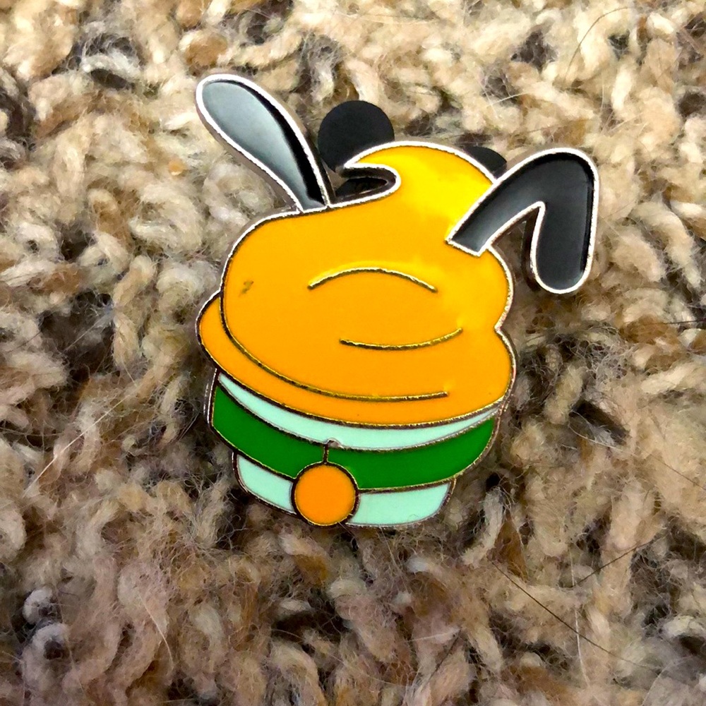 Pluto cupcake pin